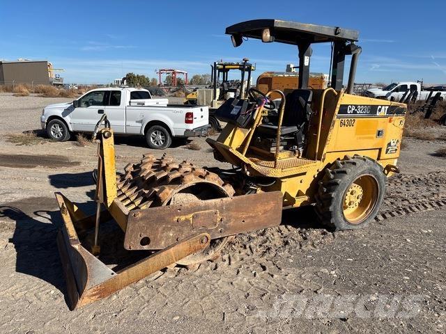 CAT CP-323C Cilindros Compactadores monocilíndricos
