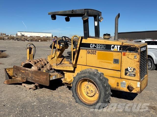 CAT CP-323C Cilindros Compactadores monocilíndricos