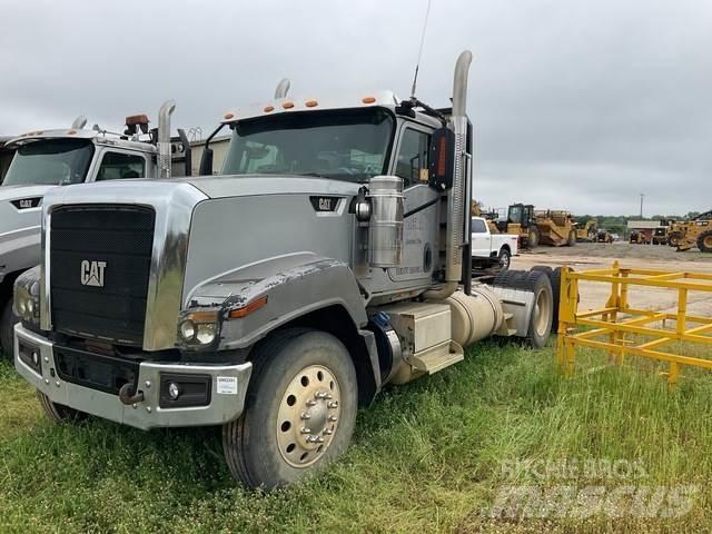 CAT CT680 Tractores (camiões)