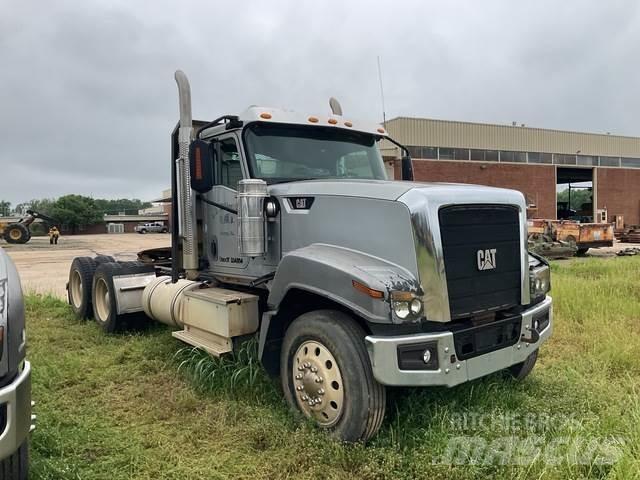 CAT CT680 Tractores (camiões)