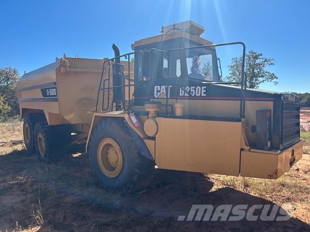 CAT D250E Auto-tanques