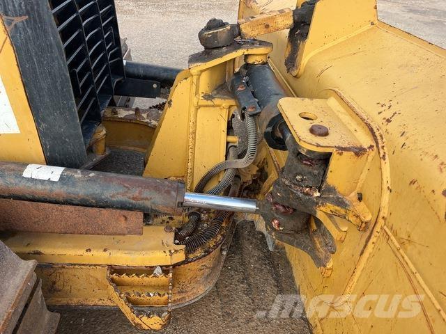 CAT D5K2 LGP Dozers - Tratores rastos