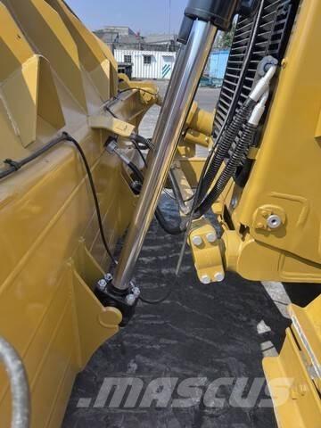 CAT D8GC Dozers - Tratores rastos