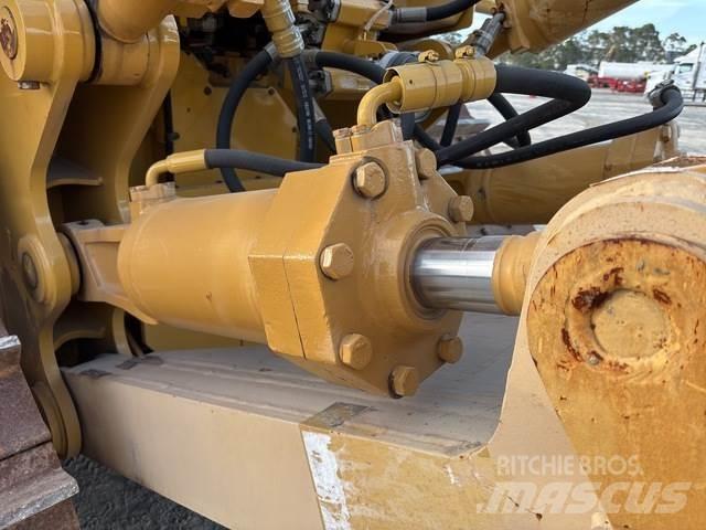 CAT D8T Dozers - Tratores rastos