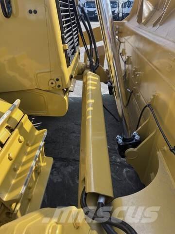 CAT D8T Dozers - Tratores rastos
