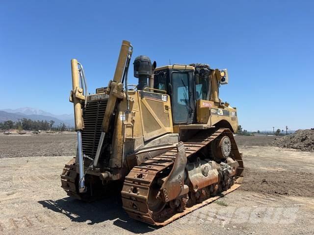 CAT D8T Dozers - Tratores rastos