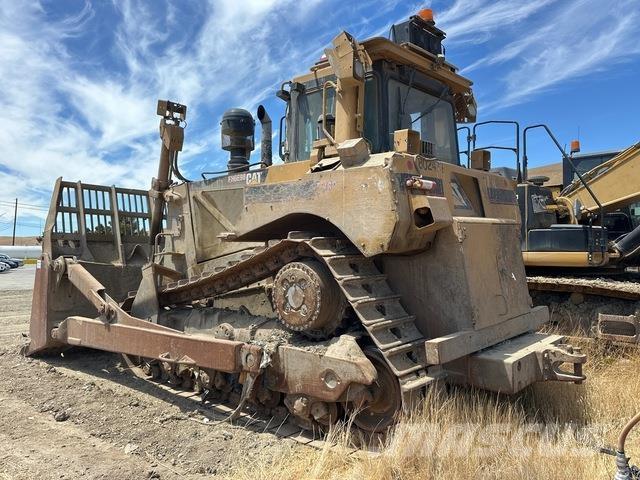 CAT D8T Dozers - Tratores rastos