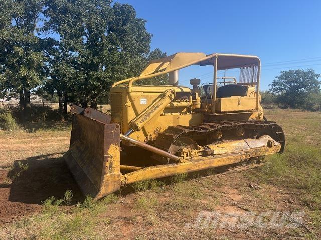 CAT D9G Dozers - Tratores rastos