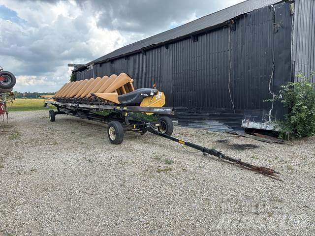 CLAAS 1230 Ceifeiras debulhadoras compactas