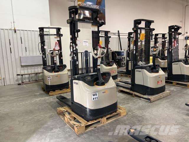 Crown ES 4000 Self propelled stackers