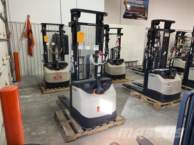 Crown ES 4000 Self propelled stackers