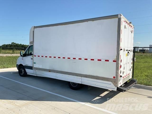 Dodge 3500 Camiões de caixa fechada