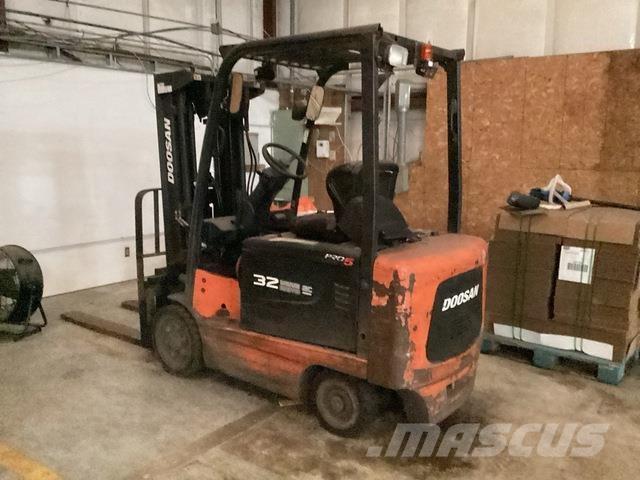 Doosan BC32S-5 Empilhadores eléctricos