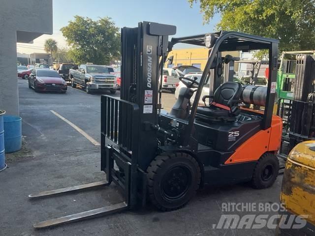 Doosan G25E-7 Construção - Outros
