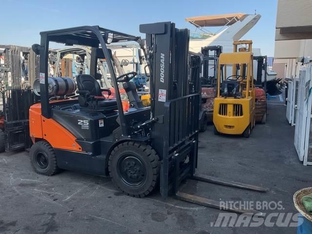 Doosan G25E-7 Construção - Outros
