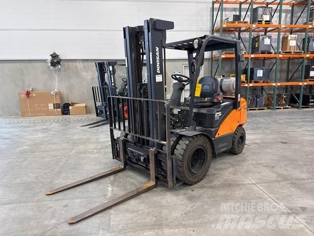 Doosan G25N-7 Construção - Outros
