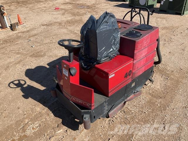 Factory Cat  Varredoras interior