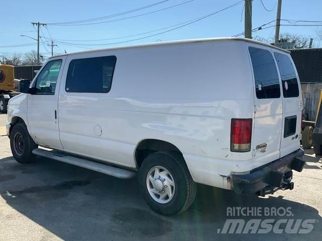 Ford E-250 Carrinhas de caixa fechada