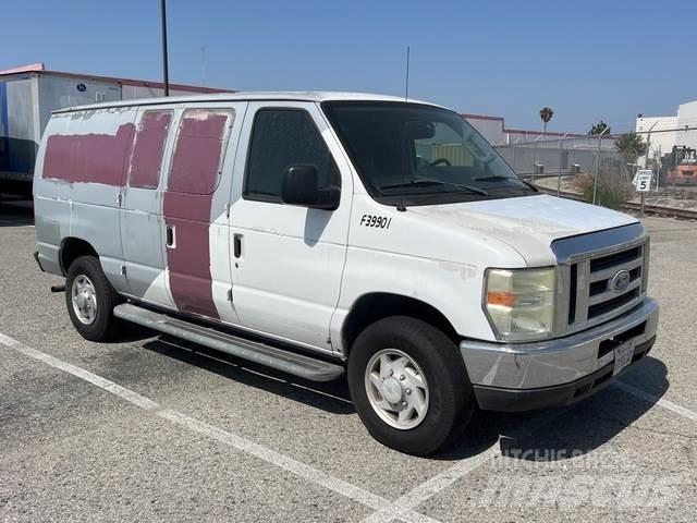 Ford E-250 Carrinhas de caixa fechada