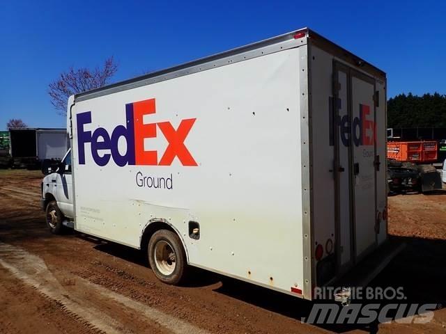 Ford E-350 Camiões de caixa fechada