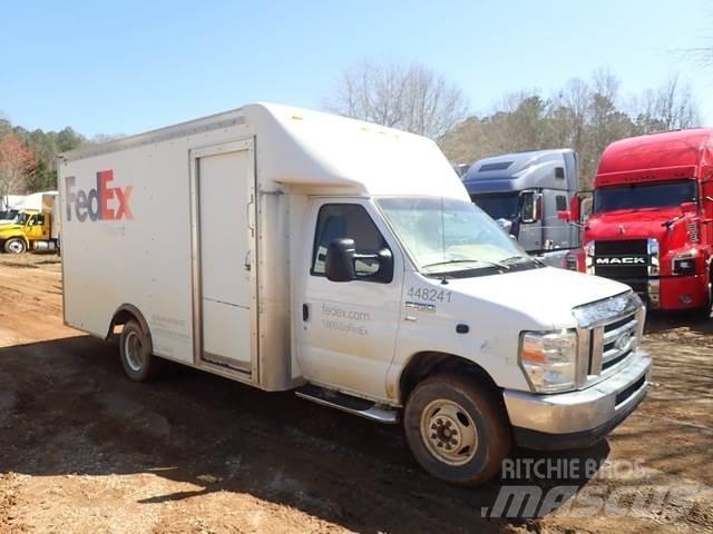 Ford E-350 Camiões de caixa fechada