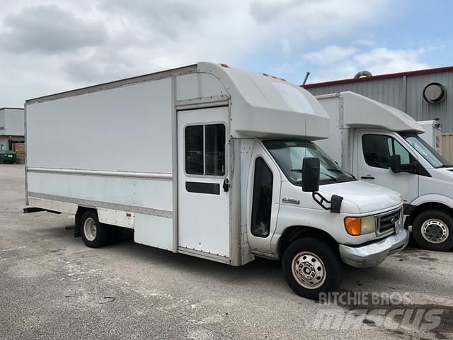 Ford E-350 Carrinhas de caixa fechada