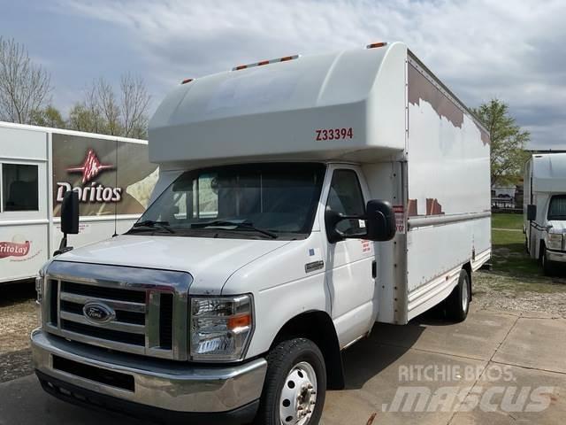 Ford E-350 Camiões de caixa fechada