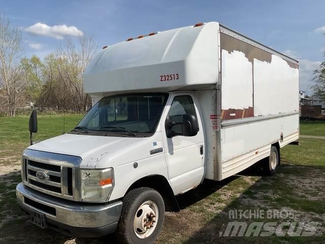 Ford E-350 Camiões de caixa fechada