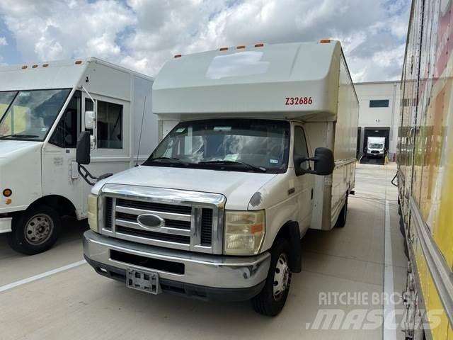 Ford E-350 Camiões de caixa fechada
