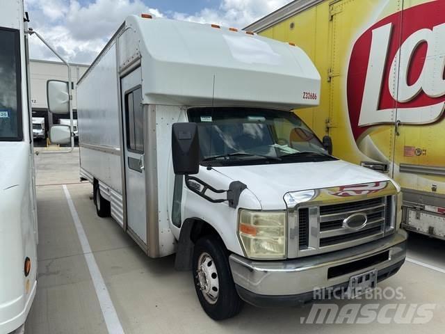 Ford E-350 Camiões de caixa fechada