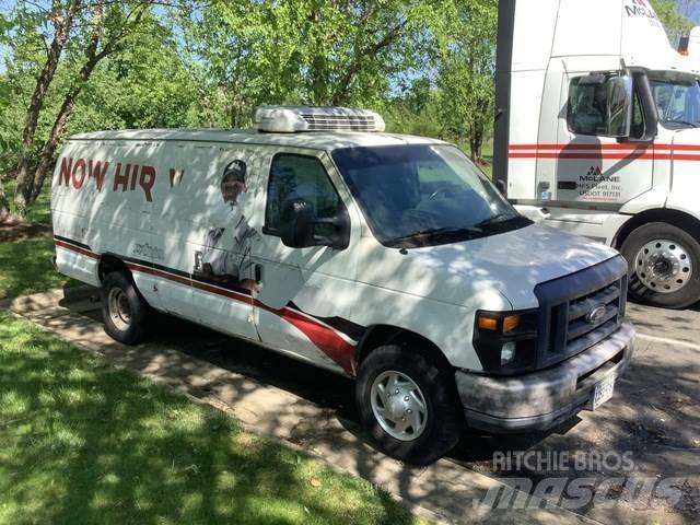 Ford E-350 Carrinhas de caixa fechada