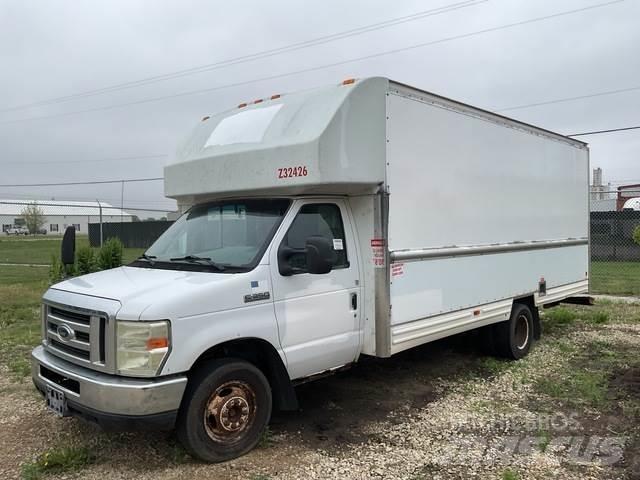 Ford E-350 Camiões de caixa fechada