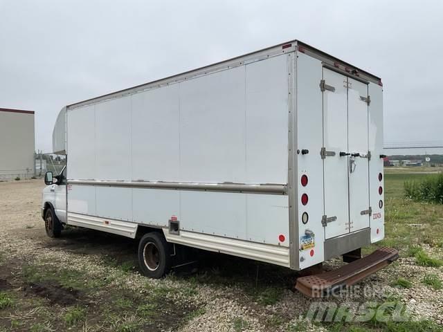 Ford E-350 Camiões de caixa fechada