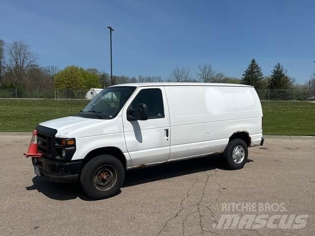 Ford E-350 Carrinhas de caixa fechada