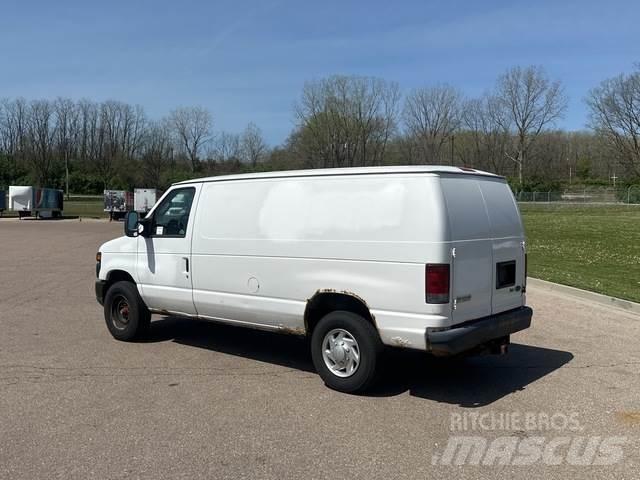 Ford E-350 Carrinhas de caixa fechada