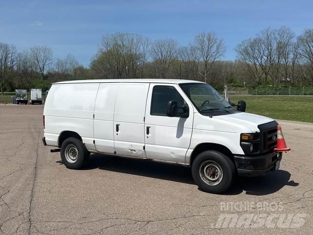 Ford E-350 Carrinhas de caixa fechada
