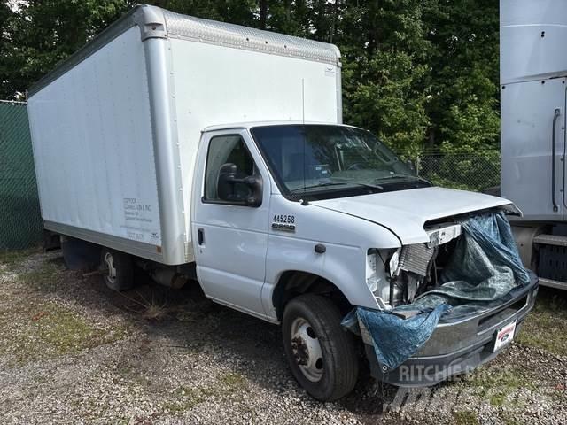 Ford E-350 Camiões de caixa fechada