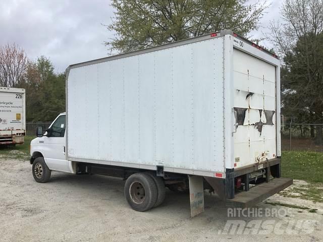 Ford E-350 Camiões de caixa fechada