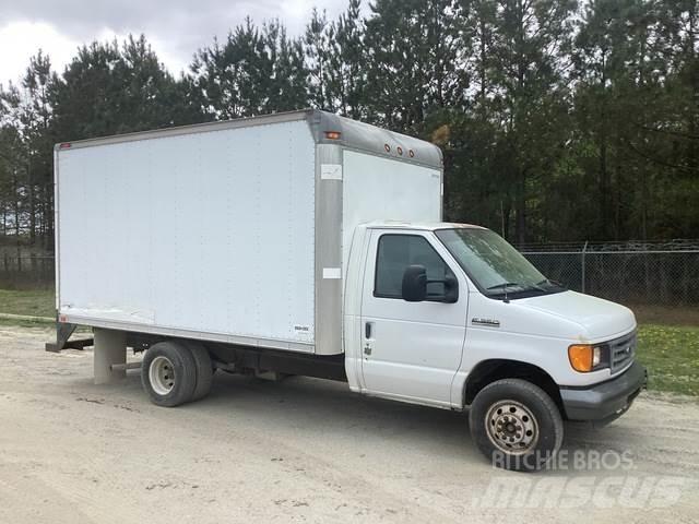 Ford E-350 Camiões de caixa fechada