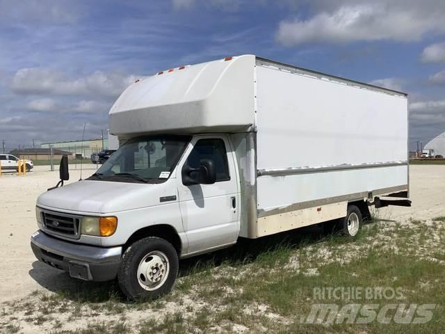 Ford E-350 Camiões de caixa fechada