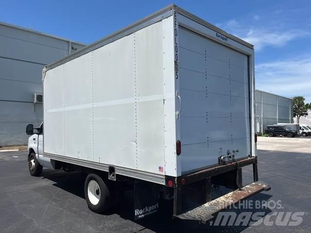Ford E-350 Camiões de caixa fechada