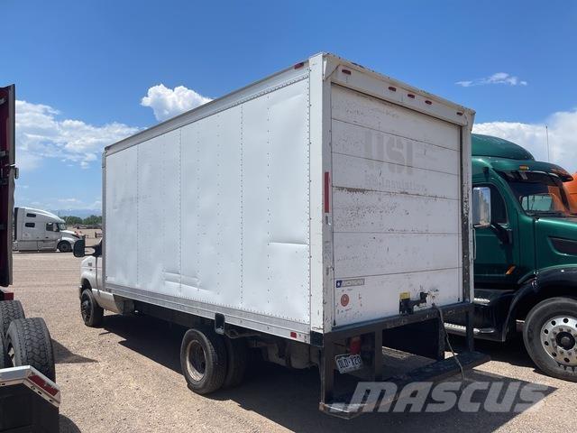 Ford E-350 Camiões de caixa fechada