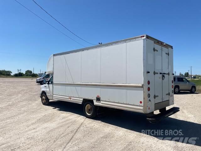 Ford E-350 Caixa fechada