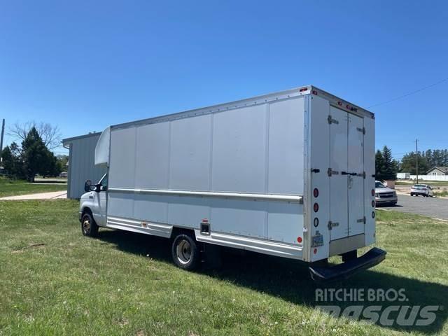 Ford E-350 Caixa fechada