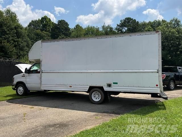 Ford E-350 Caixa fechada