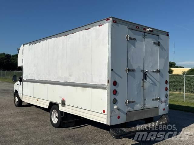 Ford E-350 Caixa fechada