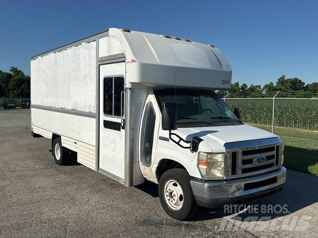 Ford E-350 Caixa fechada