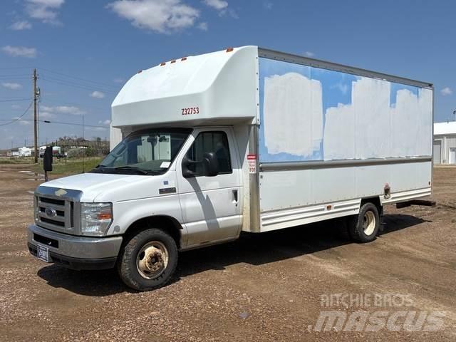 Ford E-350 Camiões de caixa fechada
