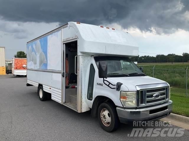 Ford E-350 Camiões de caixa fechada