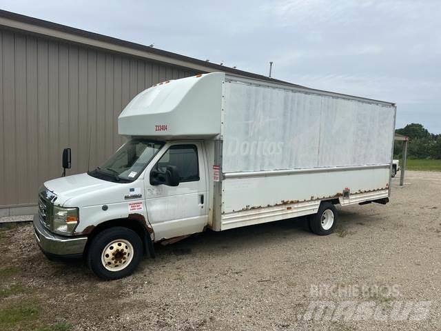 Ford E-350 Camiões de caixa fechada